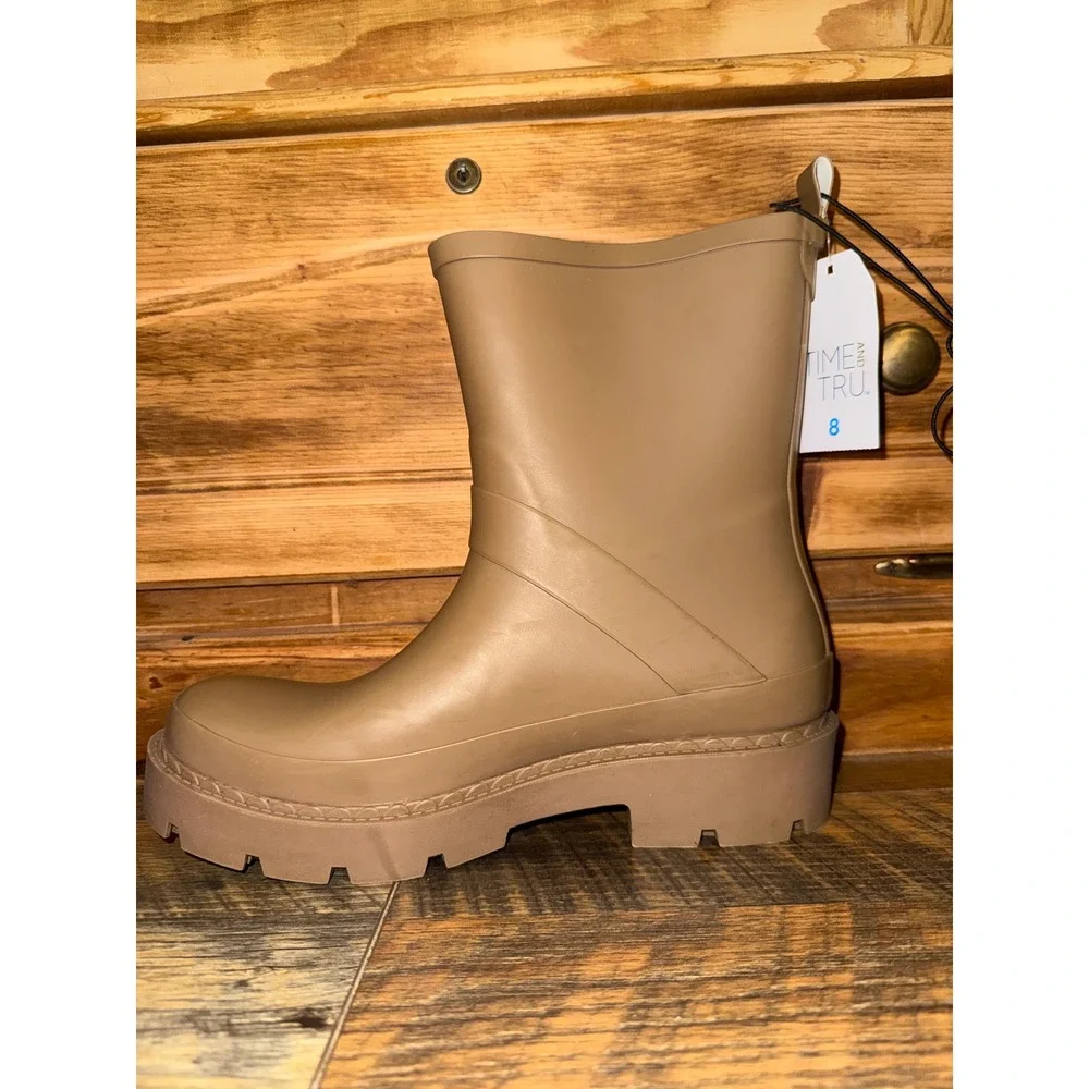 NWT Time and Tru Almond Short Buckle Rain Boots Beige Lug Sole Size 8